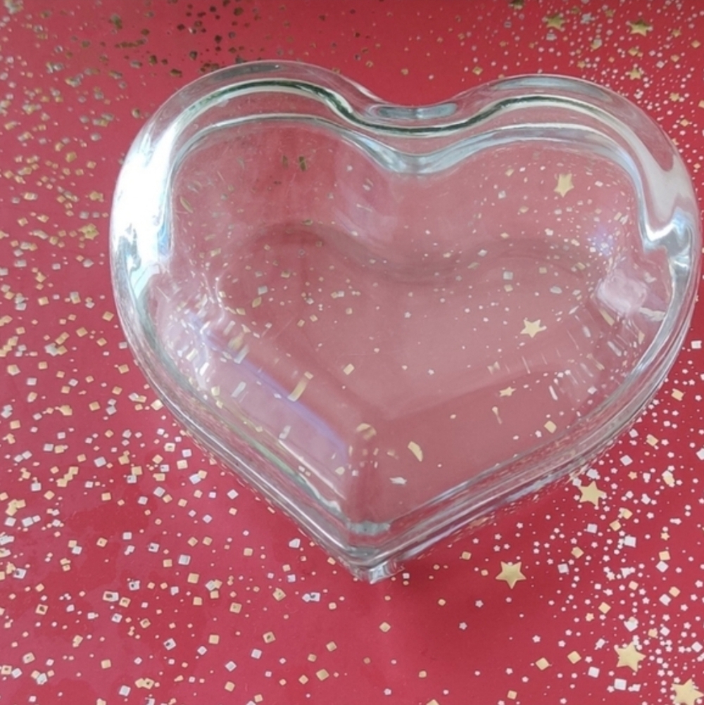 Vintage Smooth Glass Heart-Shaped Trinket Box